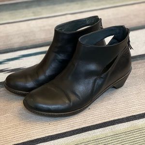Dansko ankle boots, black.